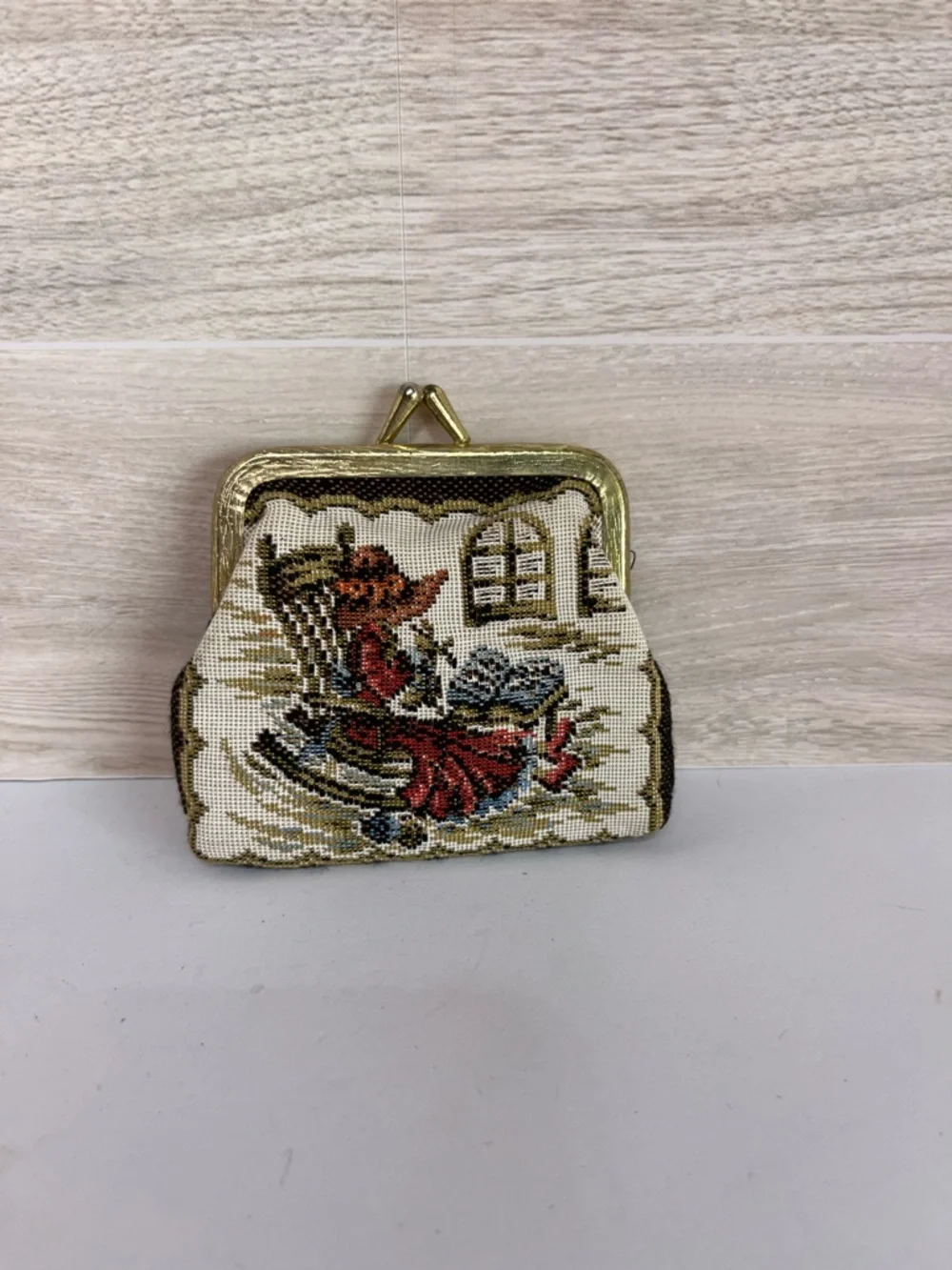 Vintage Needlepoint Style Change Purse, Kiss Lock Coin Purse - Picture 1 of 7